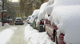 Sprawdź, czy Twoje auto jest przygotowane na nadchodzącą zimę BIZNES, Motoryzacja - Zima to czas sprawdzianu nie tylko dla kierowców, ale przede wszystkim dla samochodów. Ujemne temperatury, drogi pokryte śniegiem lub lodem czy pogorszona widoczność – takie warunki sprawiają, że prędzej czy później na wierzch wychodzą wszystkie mankamenty naszego auta.