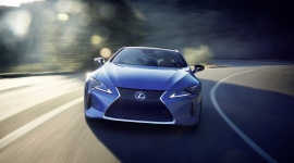 Lexus LC 500H i prezentcja nowej generacji napędu hybrydowego. BIZNES, Motoryzacja - Zwiastując kolejny etap rozwoju marki, nowy model LC 500h, będący luksusowym coupe 2+2, rewolucjonizuje każdy z aspektów dotychczasowych prac badawczo-rozwojowych, inżynierskich i projektowych Lexusa.