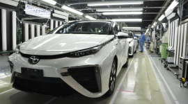 Mniejsza Toyota Mirai przed Olimpiadą w Tokio w 2020? BIZNES, Motoryzacja - Jak podaje japoński portal Asahi Shimbun, Toyota planuje wprowadzić na rynek mniejszą wersję wodorowej Toyoty Mirai.