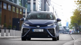 Toyota Mirai – 250 egzemplarzy w USA BIZNES, Motoryzacja - Amerykanie kupili 250 egzemplarzy Toyoty Mirai. Wodorowy sedan jest obecny na tym rynku od 7 miesięcy.