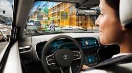 Granie zamiast kierowania - samochód przyszłości według Continental BIZNES, Motoryzacja - Eksperci z Continental prognozują, że w niedalekiej przyszłości na drogach pojawią się auta zdolne do samodzielnej jazdy, które podczas przemieszczania się pozwolą kierowcy spokojnie pracować, jeść, a nawet… grać w gry wideo.