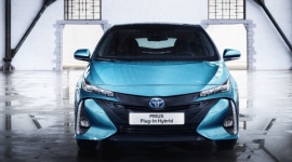 Toyota chce pokonać konkurencję ekonomicznością BIZNES, Motoryzacja - Amerykański portal Automotive News porównał koszty dwóch największych konkurentów na rynku hybryd typu plug-in – Toyoty Prius Plug-in Hybrid i Chevroleta Volt. Nowa Toyota okazuje się znacznie tańsza w zakupie i eksploatacji.