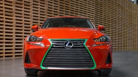 Najostrzejszy Lexus w historii – Sriracha IS BIZNES, Motoryzacja - Los Angeles Auto Show już jutro. Będzie gorąco, nawet bardzo. I jeszcze ostro. Wszystko za sprawą sportowego sedana IS i współpracy Lexusa z Huy Fong Foods – producenta sosu Sriracha.