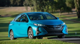 Toyota Prius Plug-in Hybrid w Kelley Blue Book Best Buy Awards 2017 BIZNES, Motoryzacja - W prestiżowym konkursie Kelley Blue Book Toyota Prius Prime, w Europie znana pod nazwą Prius Plug-in Hybrid, otrzymała nagrodę dla najlepszego samochodu do kupienia na amerykańskim rynku w kategorii samochodów hybrydowych i elektrycznych.