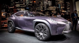 Lexus&Goodyear – tak należy projektować przyszłość motoryzacji BIZNES, Motoryzacja - Pamiętamy Lexusa na lodowych kołach. Na gigantycznych rzeźbach, autorstwa 4 utalentowanych rzemieślników z Hamilton Ice Sculptors, ustawiono NX-a, który ruszył w niezwykłym „ogumieniu” na londyńskie drogi.