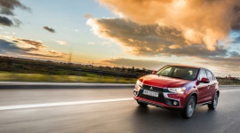 Niespodzianka i Mitsubishi ASX 2017 BIZNES, Motoryzacja - Polski oddział Mitsubishi Motors przygotował dla klientów atrakcyjną noworoczną niespodziankę: debiutujący właśnie na polskim rynku model Mitsubishi ASX 2017.