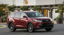 Nagroda Top Safety Pick + IIHS dla Toyoty Highlander 2017 BIZNES, Motoryzacja - Toyota Highlander jest 10. modelem tego producenta, któremu IIHS przyznał tytuł Top Safety Pick + w edycji 2017 roku.