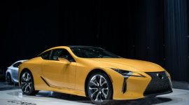 Lexus LC z nagrodą Production Car Design of the Year 2016 BIZNES, Motoryzacja - Dwudziestoosobowe jury, w skład którego wchodzą najznakomitsi projektanci samochodów, przedstawiciele firm motoryzacyjnych i dostawcy, wybrało luksusowe coupe z shortlisty, przygotowanej przez Car Design News, organizatora konkursu.