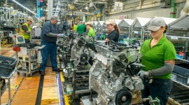 Toyota rozpocznie produkcję napędu hybrydowego w USA BIZNES, Motoryzacja - Toyota zainwestuje 373,8 mln dolarów w 5 fabryk w USA, aby uruchomić produkcję pierwszego napędu hybrydowego w tym kraju.