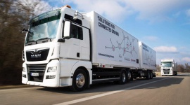 Platooning w systemach logistycznych BIZNES, Motoryzacja - DB Schenker i MAN Truck & Bus przy wsparciu Hochschule Fresenius testują platooning w codziennych operacjach logistycznych.