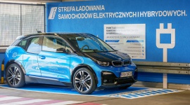 Elektromobilność w Galerii Krakowskiej BIZNES, Motoryzacja - Na parkingu Galerii Krakowskiej uruchomiona została właśnie pierwsza bezpłatna stacja ładowania samochodów elektrycznych i hybrydowych pod szyldem BMW w Małopolsce.