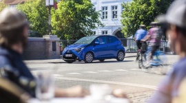 Toyota Aygo: lider wśród małych miejskich aut BIZNES, Motoryzacja - Nieprzerwanie od 2017 roku ten sympatyczny, kolorowy maluch z Japonii jest numerem jeden w Polsce.