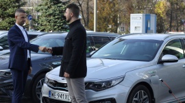 Arval konsekwentnie powiększa zieloną flotę. BIZNES, Motoryzacja - 7 listopada flota Arval Service Lease Polska powiększyła się o 100 samochodów marki Kia Optima Hybrid Plug-in. Przyjazne środowisku pojazdy są dostępne dla klientów Arval w usłudze wynajmu średnioterminowego (MTR)