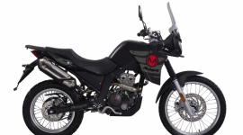Polska premiera włoskiego motocykla Malaguti Dune X 125 BIZNES, Motoryzacja - Firma 4cv Moto wprowadza do swojej oferty nowy model Malaguti - Dune X 125. To następca najpopularniejszego w 2019 modelu tej klasy, Dune 125 ze wzmocnionym zawieszeniem terenowym, który tak samo jak swój poprzednik nie wymaga uprawnień na motocykl.