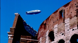 Sterowiec Goodyear Blimp – symbol od ponad stulecia BIZNES, Motoryzacja - Powrót sterowca Goodyear Blimp do Europy to doskonały moment, aby świętować stulecie podniebnej innowacji, sięgającej czasów pierwszych sterowców Goodyear z początków XX wieku.