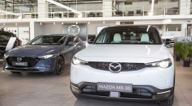Elektryczna Mazda MX-30 z Ekodopłatą dla każdego klienta BIZNES, Motoryzacja - W salonach Mazdy w Polsce dostępny jest pierwszy elektryczny model marki – MX-30 z Ekodopłatą w wysokości 18 750 zł brutto do końca października 2020 r.